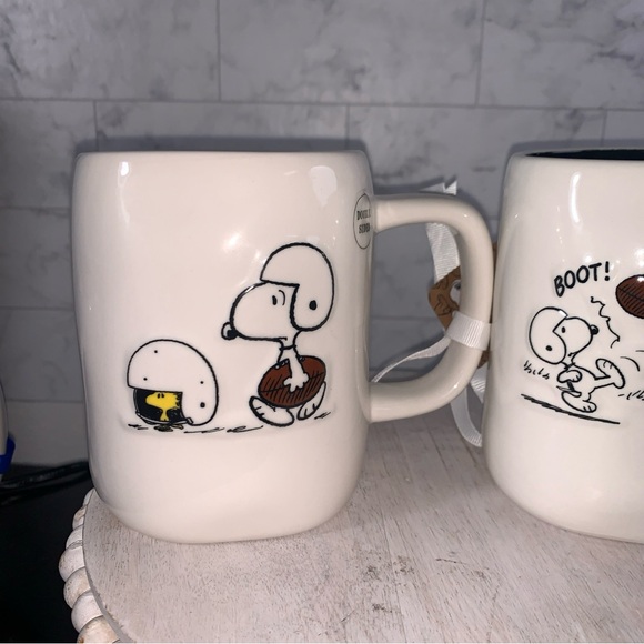 Rae Dunn X Peanuts Set Of 2 SNOOPY FOOTBALL Game Day Mugs NWT - Picture 2 of 4